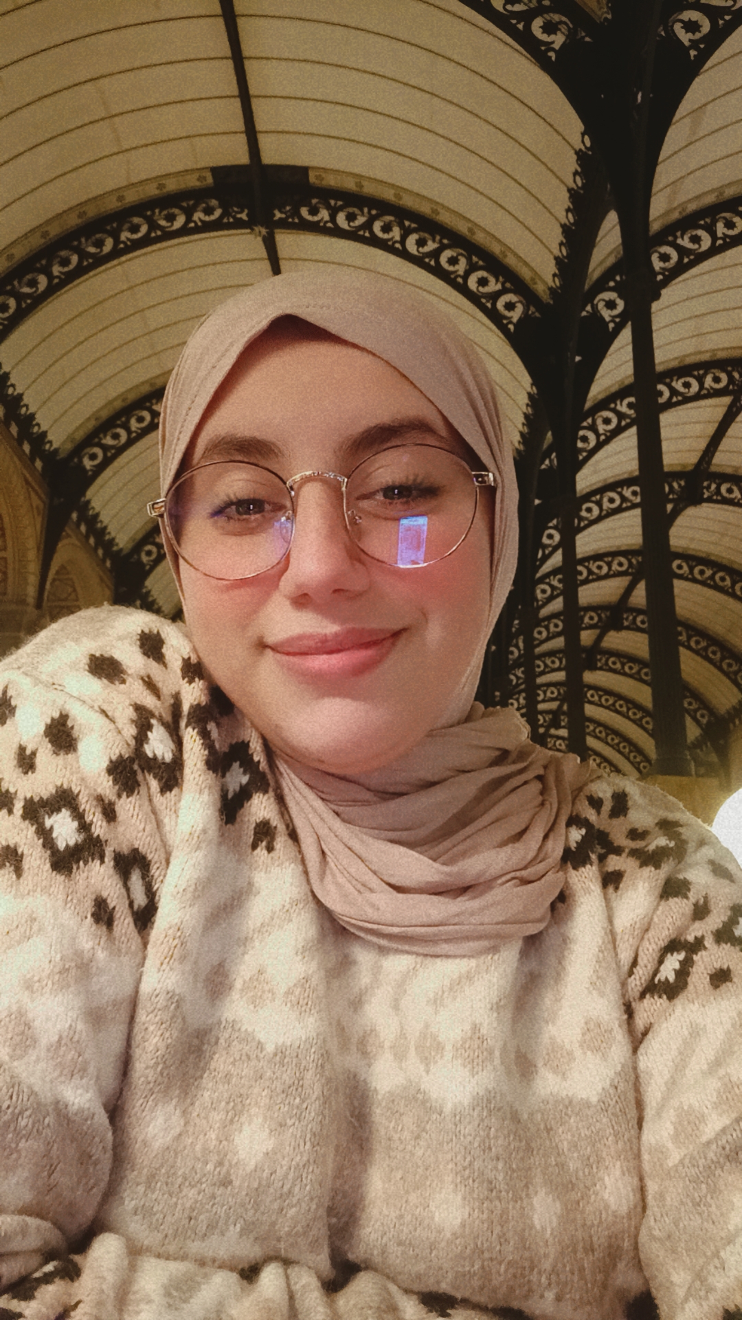 Nesrine - Nounou anglophone Paris, babysitter bilingue